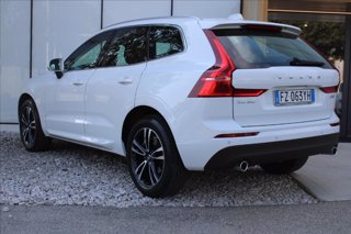 VOLVO XC60 B4 (d) AWD Geartronic Momentum 4