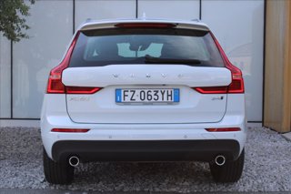 VOLVO XC60 B4 (d) AWD Geartronic Momentum 5