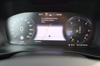 VOLVO XC40 D3 AWD Geartronic Momentum Core 16