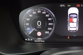 VOLVO XC40 T2 Geartronic Momentum Pro 16