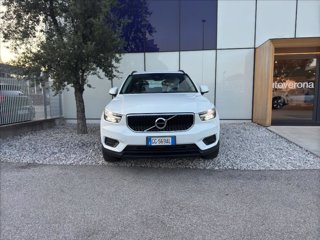 VOLVO XC40 T2 Momentum Core 1