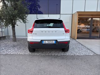 VOLVO XC40 T2 Momentum Core 4