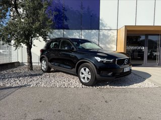 VOLVO XC40 T2 Geartronic Momentum Core 2